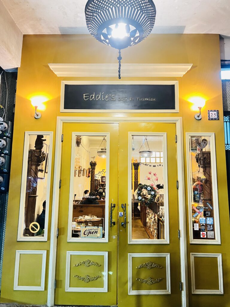 Eddie's Cafe Et Tiramisu
