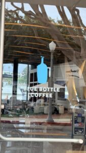Blue Bottle Coffee Newport Beach Lido Marina Village 店門口