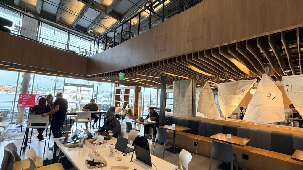 Blue Bottle Coffee Newport Beach 室內空間 遊艇景觀